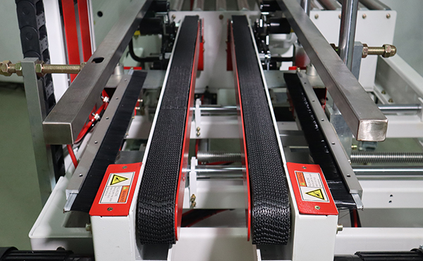 侧封式封箱机,侧封式封箱设备,封箱机,